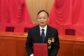 江丰电子首席技师罗明浩荣获“全国劳动模范”称号